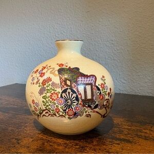 VINTAGE JAPANESE BUD VASE